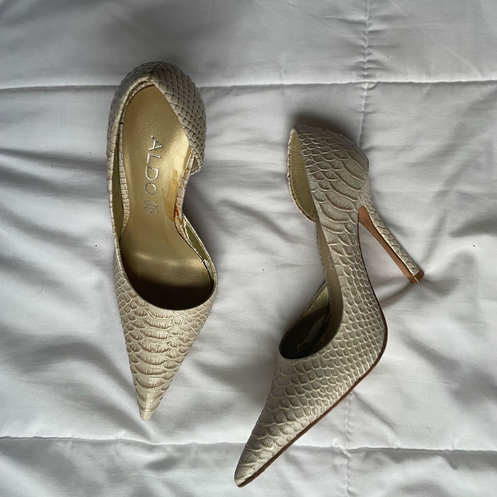 Aldo pointy pump heels size 5